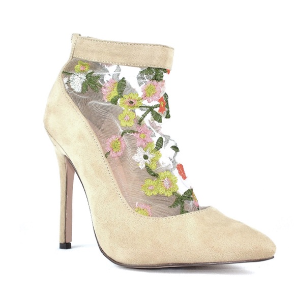 fairlygirly Shoes - 🌸 Nude Floral Embroidered Heeled Back Zip Booties
